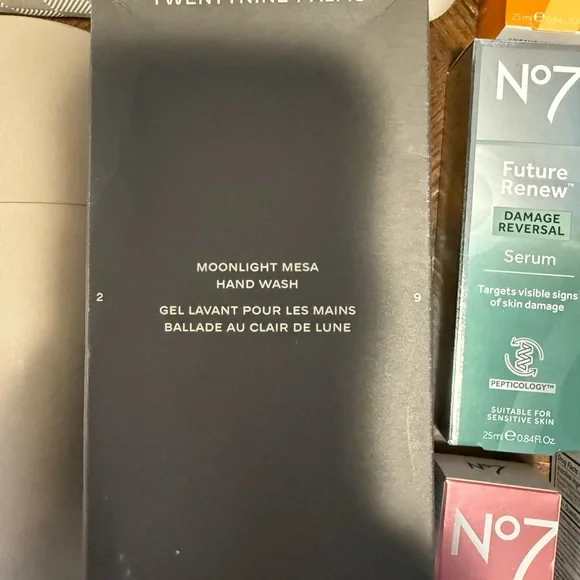 Assorted Beauty and Skincare Collection - Picture 6 of 10